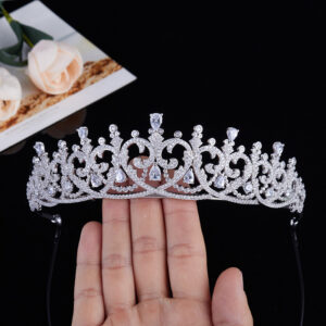 Vintage Baroque Celebrity Style Bridal Tiara Cubic Zirconia Crown High-End Wedding Hair Accessories